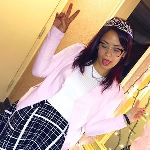 Meet your Posher, Desiree